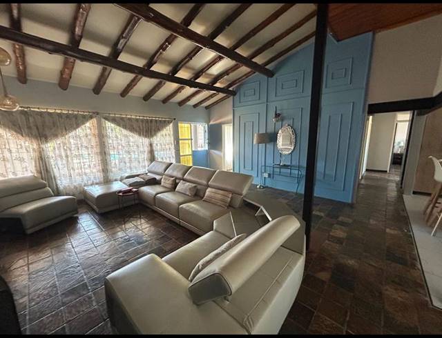 5 BEDROOM HOUSE FOR SALE IN DORINGKLOOF